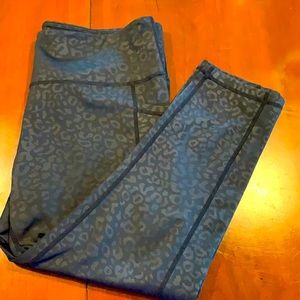 CVG Black LEOPARD CROPS